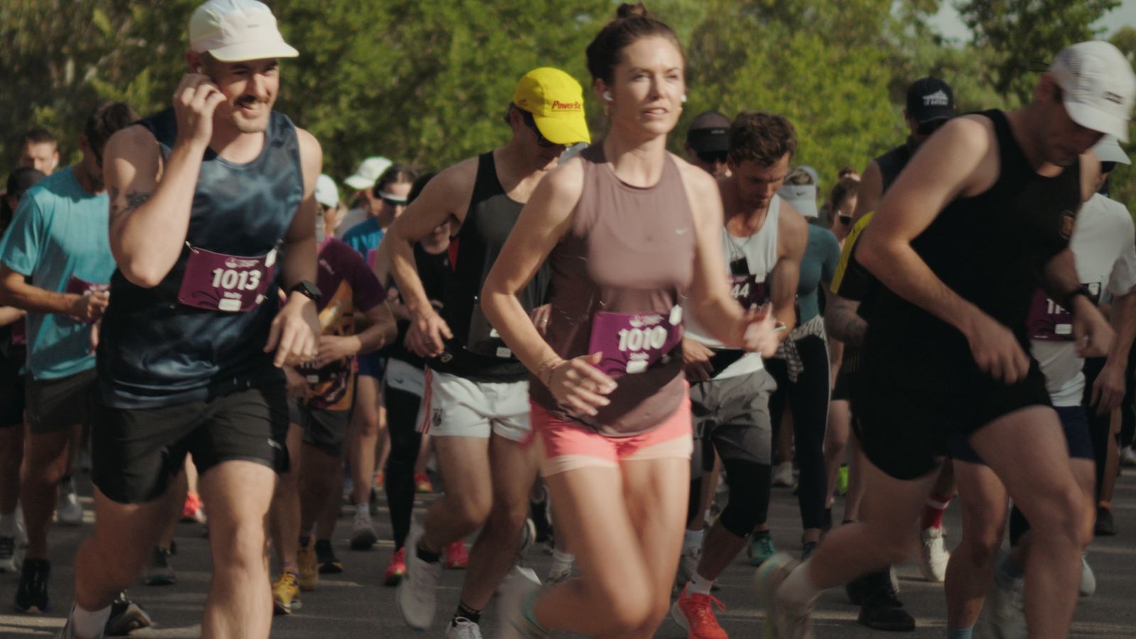 Runners in the starting pack